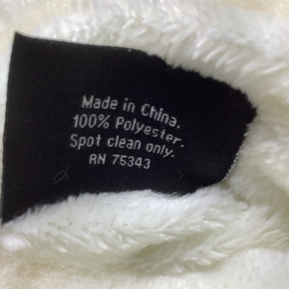 Four Tahari Fluffy White Christmas Stockings NWOT - Picture 7 of 12